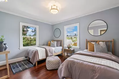 733 Grosvenor Pl, Oakland, CA 94610 - Photo 22