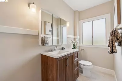 733 Grosvenor Pl, Oakland, CA 94610 - Photo 26