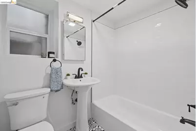 3929 Ruby St, Oakland, CA 94609 - Photo 40