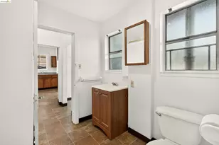 2440 12th Ave, Oakland, CA 94606 - Photo 12