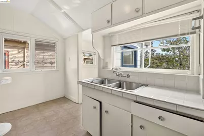 2440 12th Ave, Oakland, CA 94606 - Photo 32