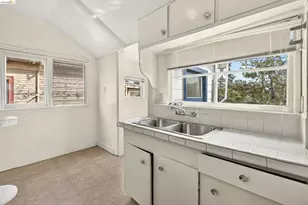 2440 12th Ave, Oakland, CA 94606 - Photo 32