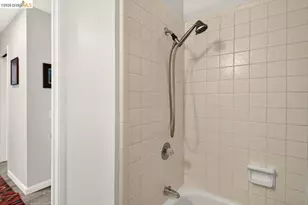 3768 Harrison St, Oakland, CA 94611 - Photo 32