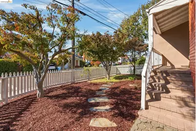 1555 Acton St, Berkeley, CA 94702 - Photo 4