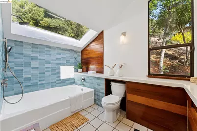 318 Capricorn Ave, Oakland, CA 94611 - Photo 32