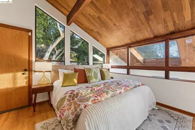 318 Capricorn Ave, Oakland, CA 94611 - Photo 24