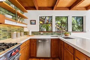 318 Capricorn Ave, Oakland, CA 94611 - Photo 14