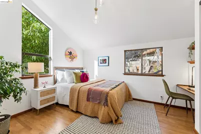 318 Capricorn Ave, Oakland, CA 94611 - Photo 18