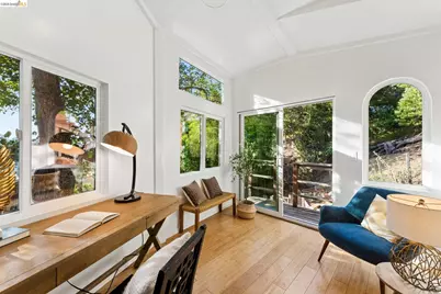 318 Capricorn Ave, Oakland, CA 94611 - Photo 42