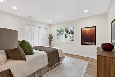 7924 Greenly Dr, Oakland, CA 94605 - Photo 32