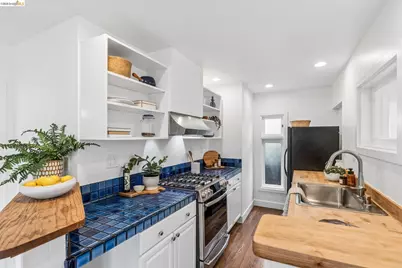 662 65th St, Oakland, CA 94609 - Photo 18
