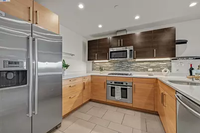 6465 San Pablo Ave #405, Oakland, CA 94608 - Photo 1