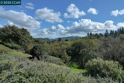 1225 Skycrest Dr #2, Walnut Creek, CA 94595 - Photo 1