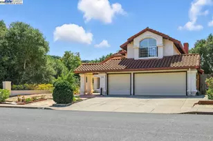 302 Carson St, Hercules, CA 94547 - Photo 1