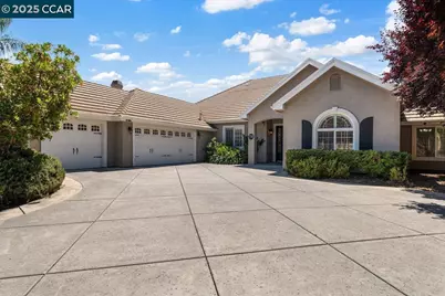 730 Meadowood Dr, Woodland, CA 95695 - Photo 1