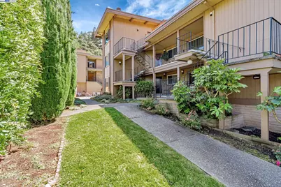 7610 Mountain Blvd #2, Oakland, CA 94605 - Photo 1