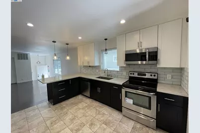 808 14th St, Oakland, CA 94607 - Photo 1