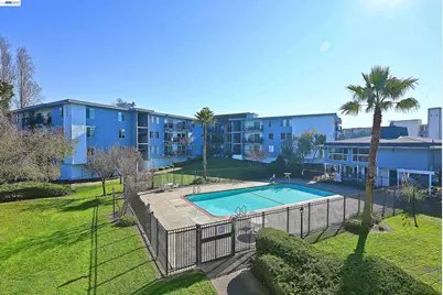 960 Shorepoint #215, Alameda, CA 94501 - Photo 1