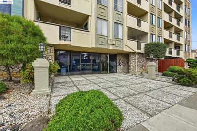 303 Adams St #301, Oakland, CA 94610 - Photo 1