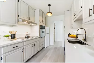 245 Montecito Ave #203, Oakland, CA 94610 - Photo 1