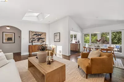 2059 Mastlands Dr, Oakland, CA 94611 - Photo 1