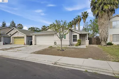444 Red Robin, Patterson, CA 95363 - Photo 1