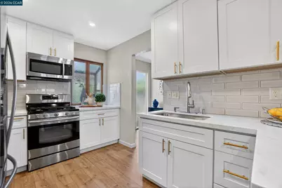 897 Marina Dr, Napa, CA 94559 - Photo 1