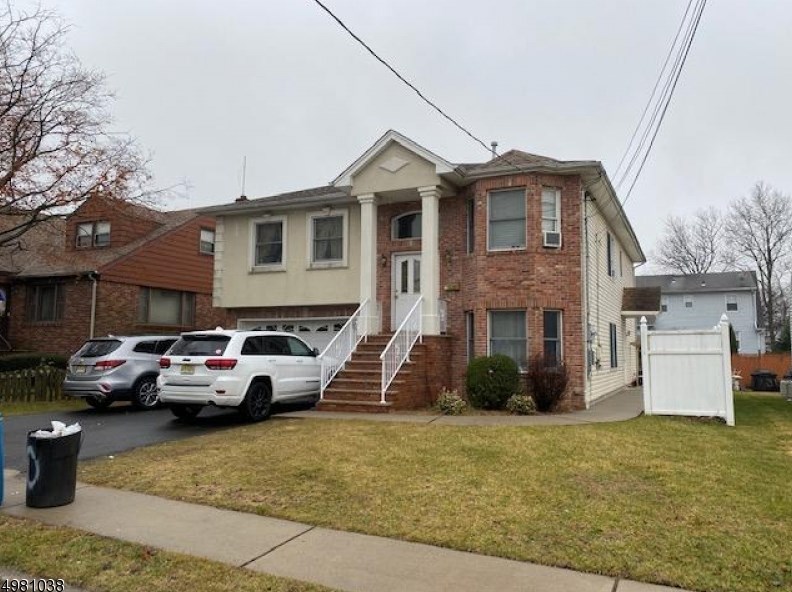 90 Mckinley Ave, Lodi, NJ 07644-3039