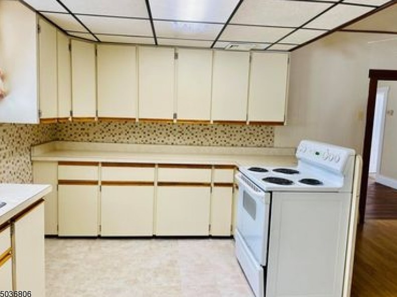 2405 Belvidere Rd, Delaware Park, NJ 08865-2153