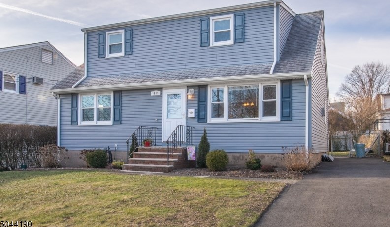 62 Hilltop Ct, Clifton, NJ 07012-1017