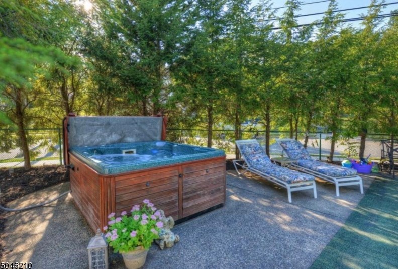 90 Huemmer Ter, Clifton, NJ 07013-3330