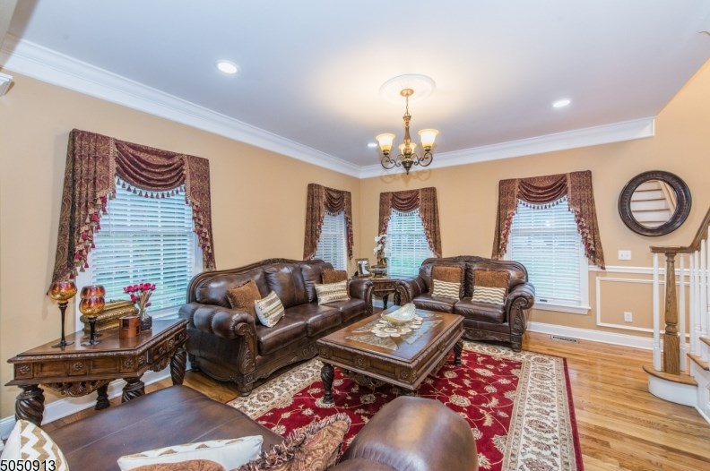 4 Mel Dr, Dover, NJ 07869