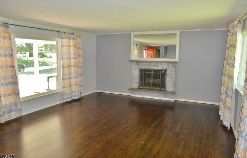 4 Woodfield Dr, Whippany, NJ 07981