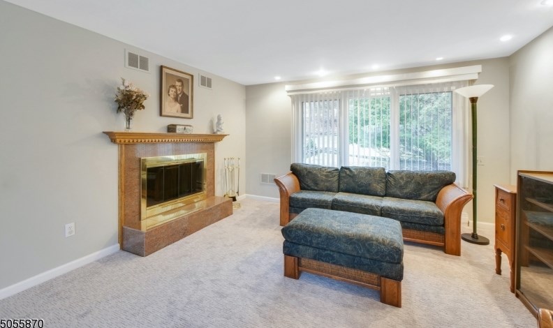 58 Spruce Ter, Wayne, NJ 07470-4352