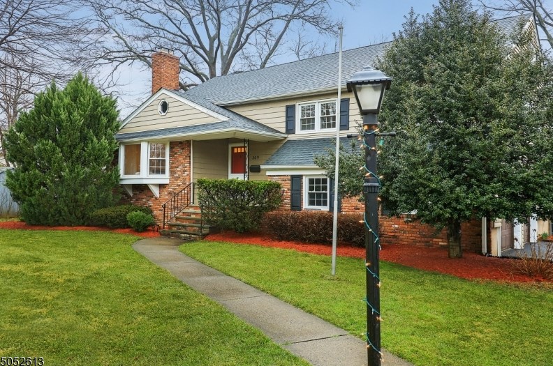 809 New England Dr, Westfield, NJ 07090-3509
