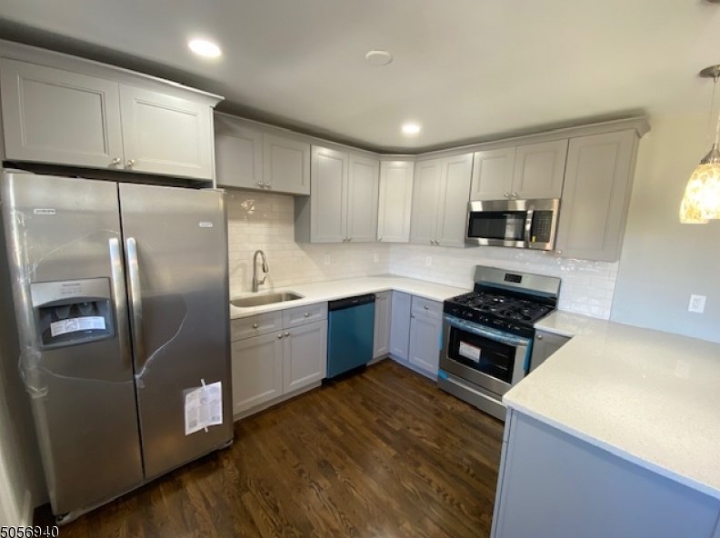 28 Hilltop Dr, Dover, NJ 07869