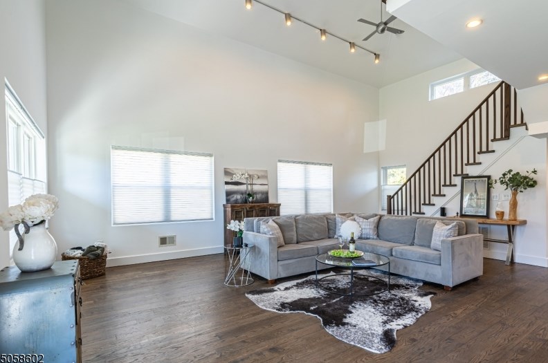 24 Chestnut Dr, Wayne, NJ 07470-5706