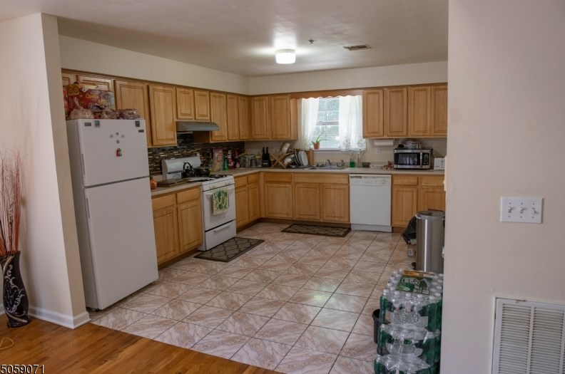 61 Hedden Ter, Newark NJ  07108-1769 exterior