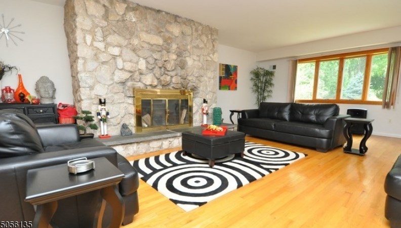 31 Passaic Valley Rd, Montville Township, NJ 07045-9355