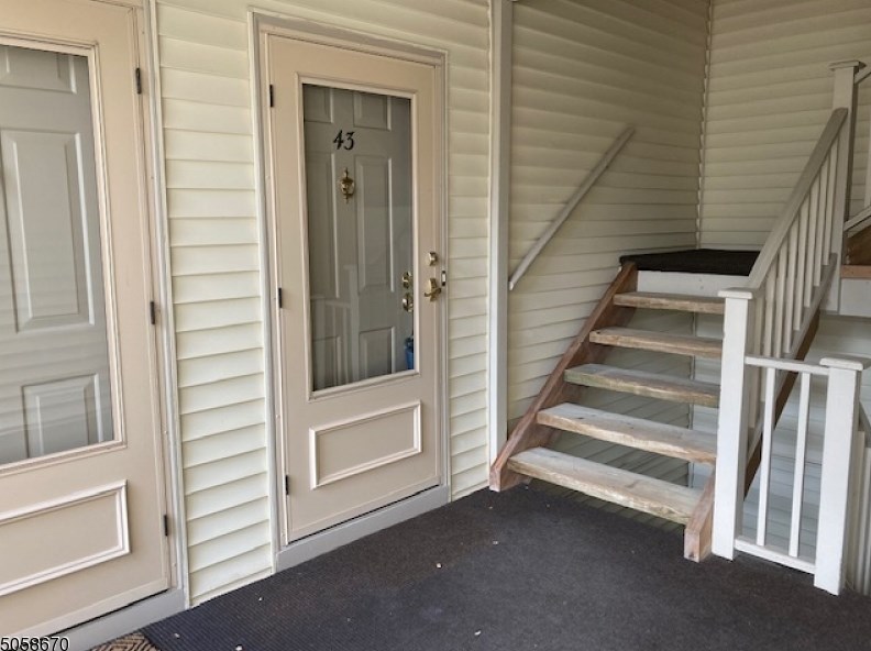 43 Commonwealth Dr, Basking Ridge, NJ 07920-3061