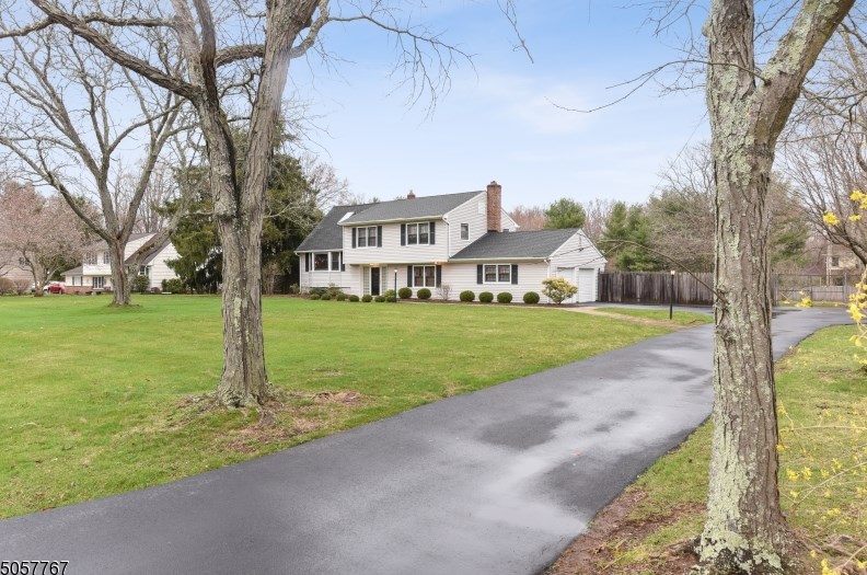 171 Riverside Dr, Basking Ridge, NJ 07920-1310