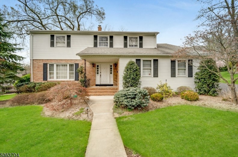 10 Webster Dr, Wayne, NJ 07470-5321