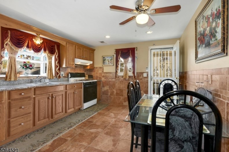 44 Vernam St, Iselin, NJ 08830
