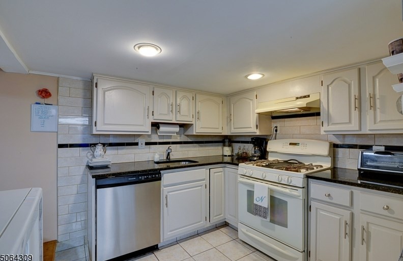 1122 Fls Ter, Union NJ  07083-6004 exterior