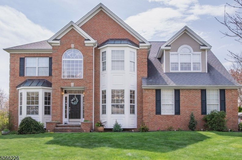 18 Saunders Ln, Hackettstown, NJ 07840