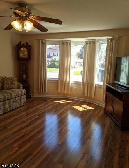 145 Aurora St, Delaware Park, NJ 08865-1309