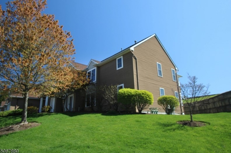 3 Bramble Ct, Hardyston NJ  07419-1240 exterior