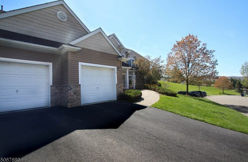 3 Bramble Ct #1, Hardyston, NJ 07419