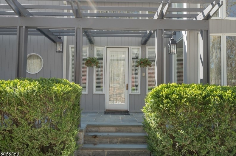 105 Old Driftway Ln, Lebanon, NJ 08833