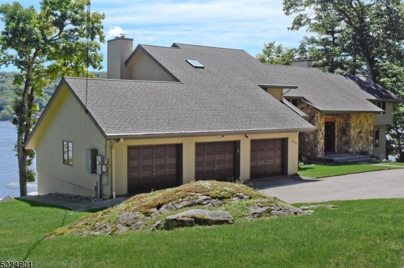 674 W Shore Trail, Sparta, NJ 07871